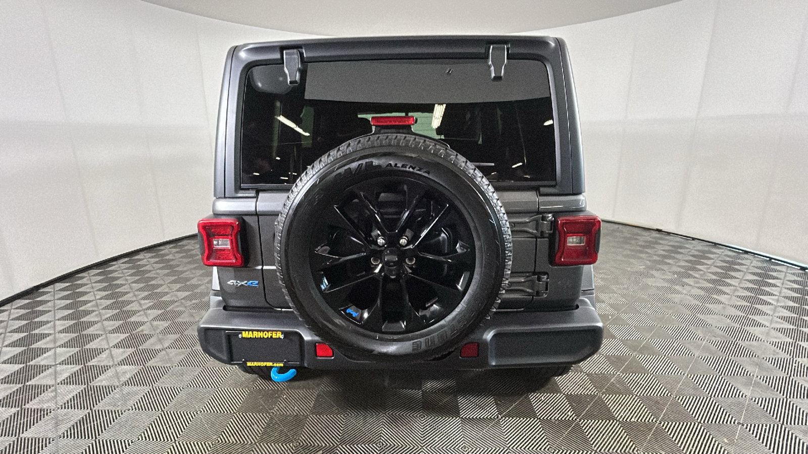 Used 2023 Jeep Wrangler Unlimited Sahara w/ Dual Top Group AWD/4WD image 4