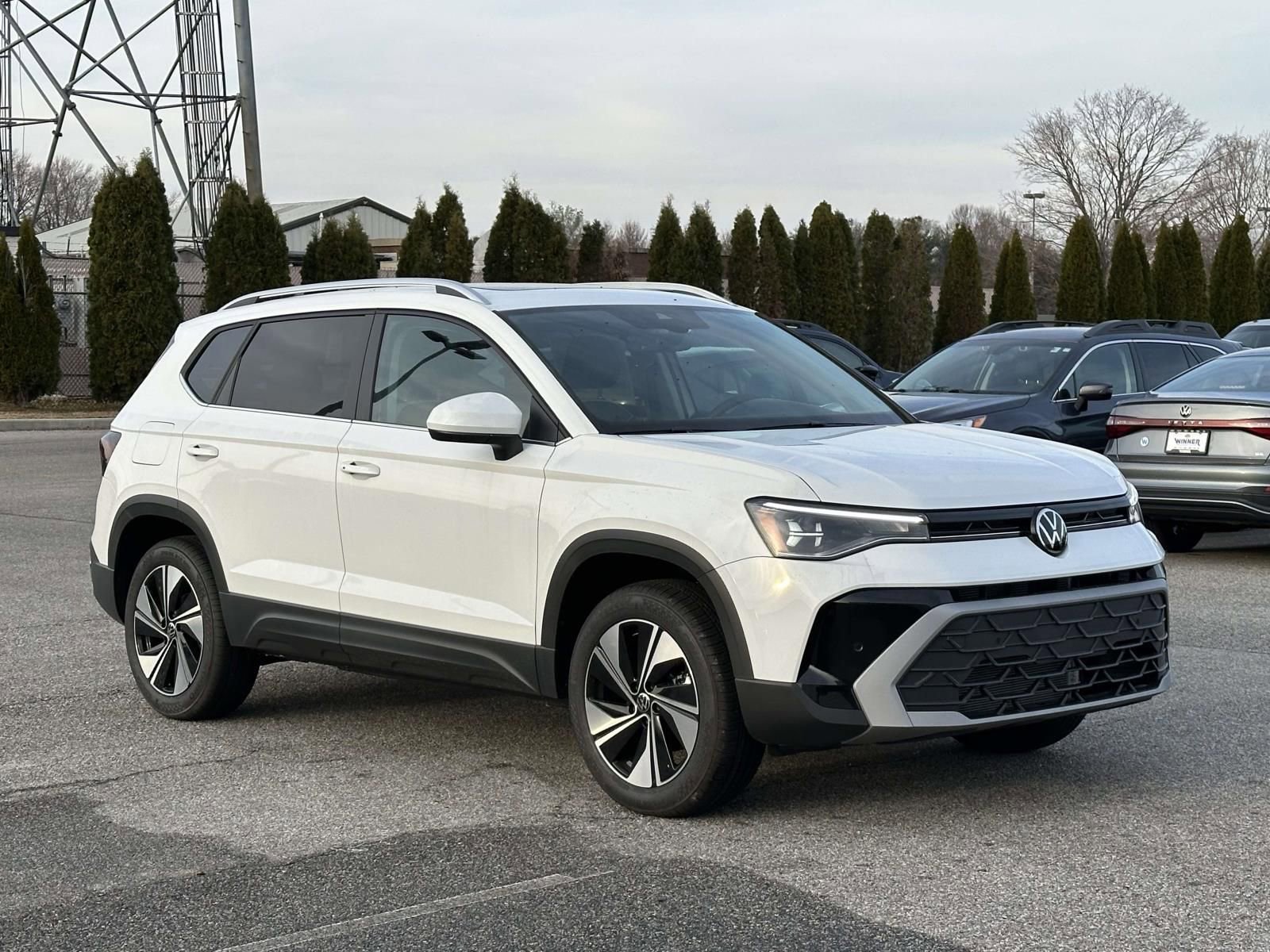 New 2026 Volkswagen Taos SE image 8