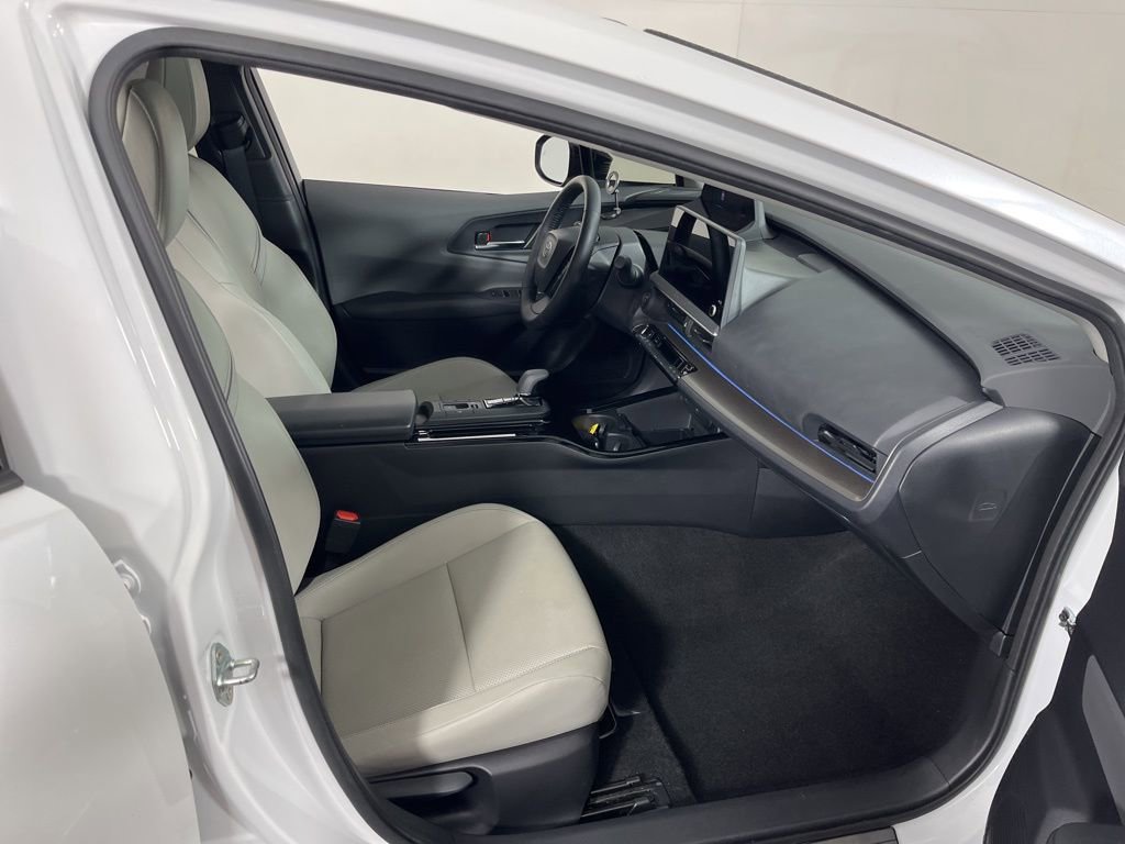 Used 2024 Toyota Prius XLE AWD/4WD image 7