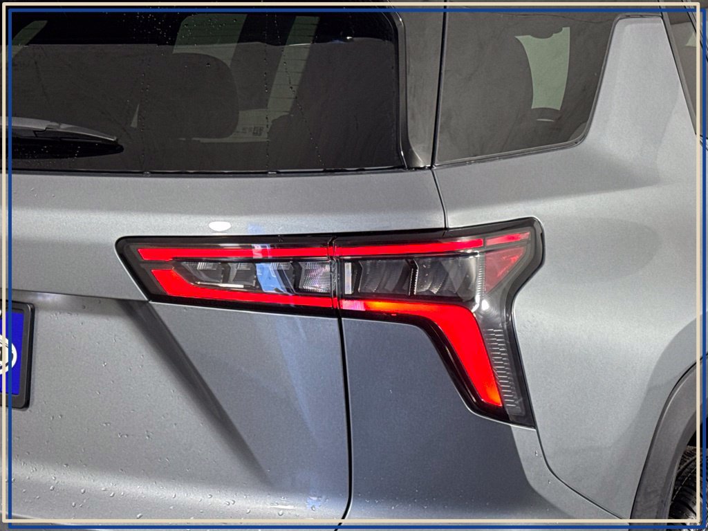 Certified 2026 Chevrolet Equinox LT AWD/4WD image 9