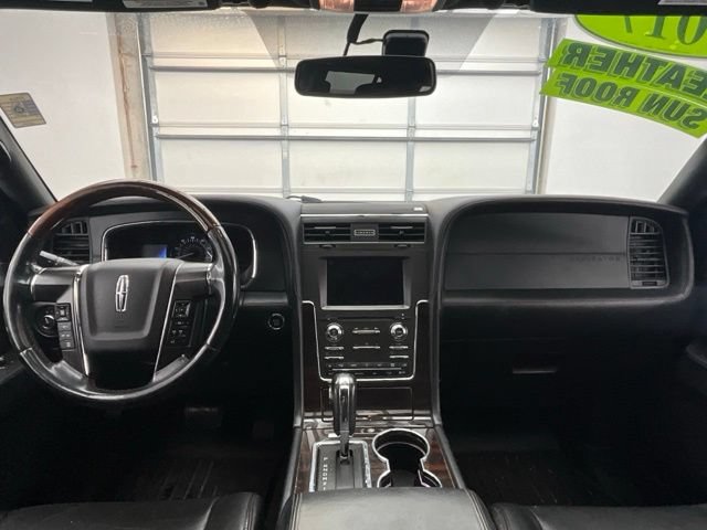 Used 2017 Lincoln Navigator Reserve AWD/4WD image 4
