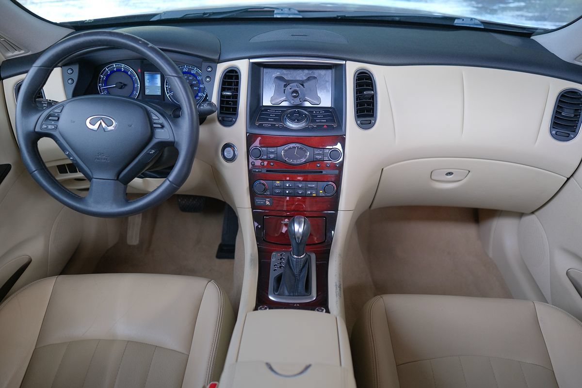 Used 2016 INFINITI QX50 2WD w/ Premium Package image 18