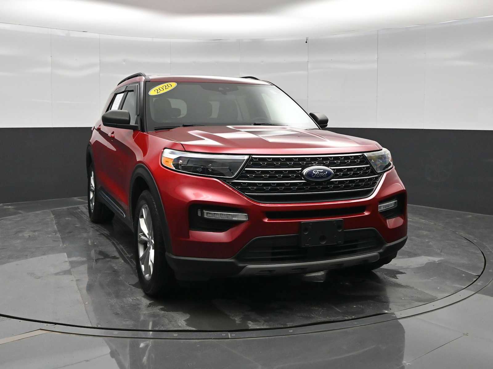 Used 2020 Ford Explorer XLT w/ Equipment Group 202A AWD/4WD image 2