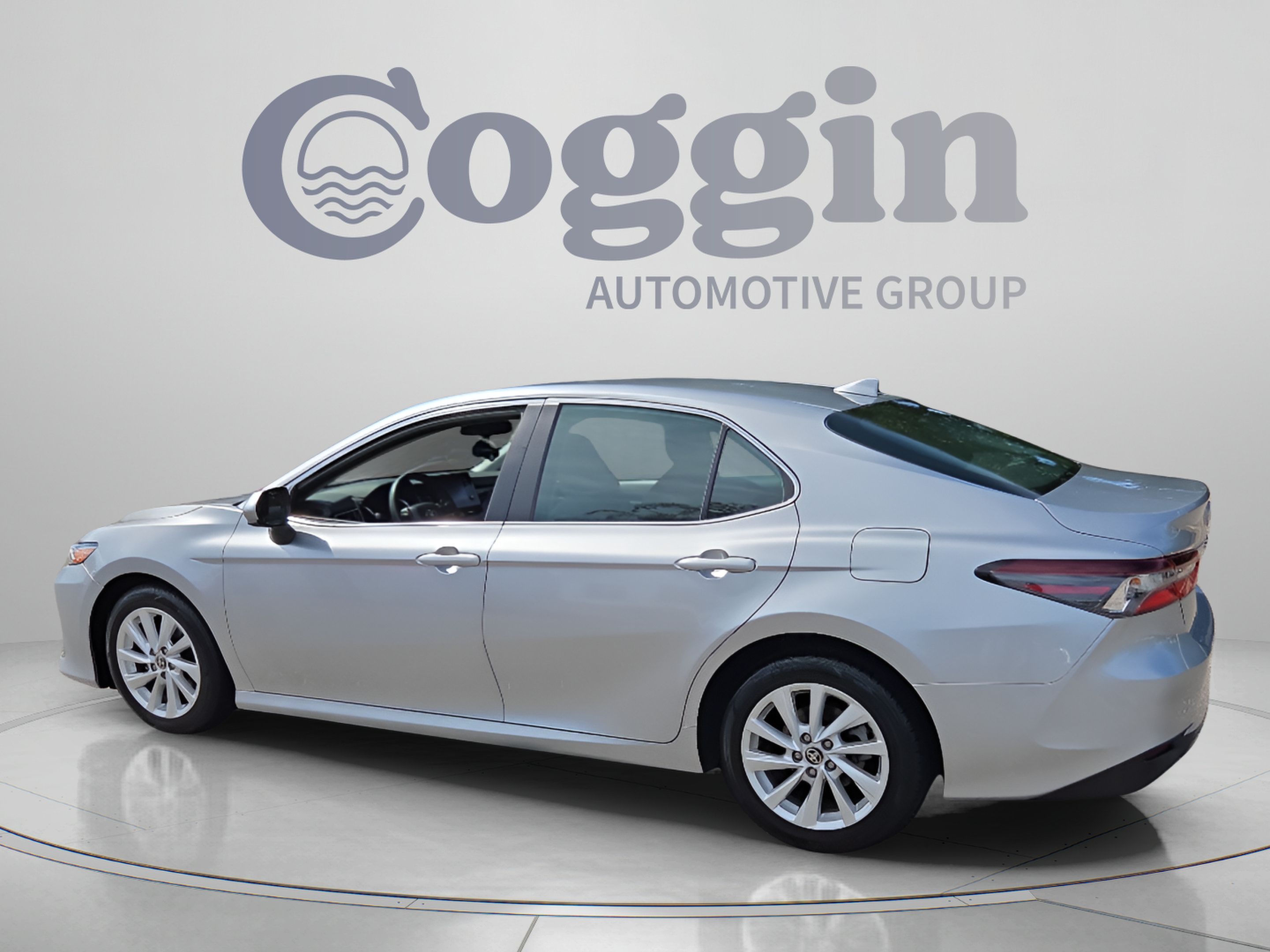 Used 2024 Toyota Camry LE FWD image 3