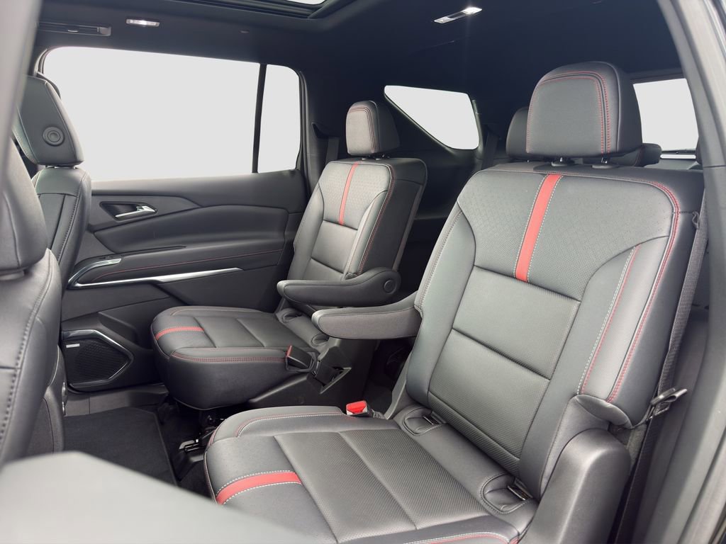 Used 2025 Chevrolet Traverse RS FWD image 13