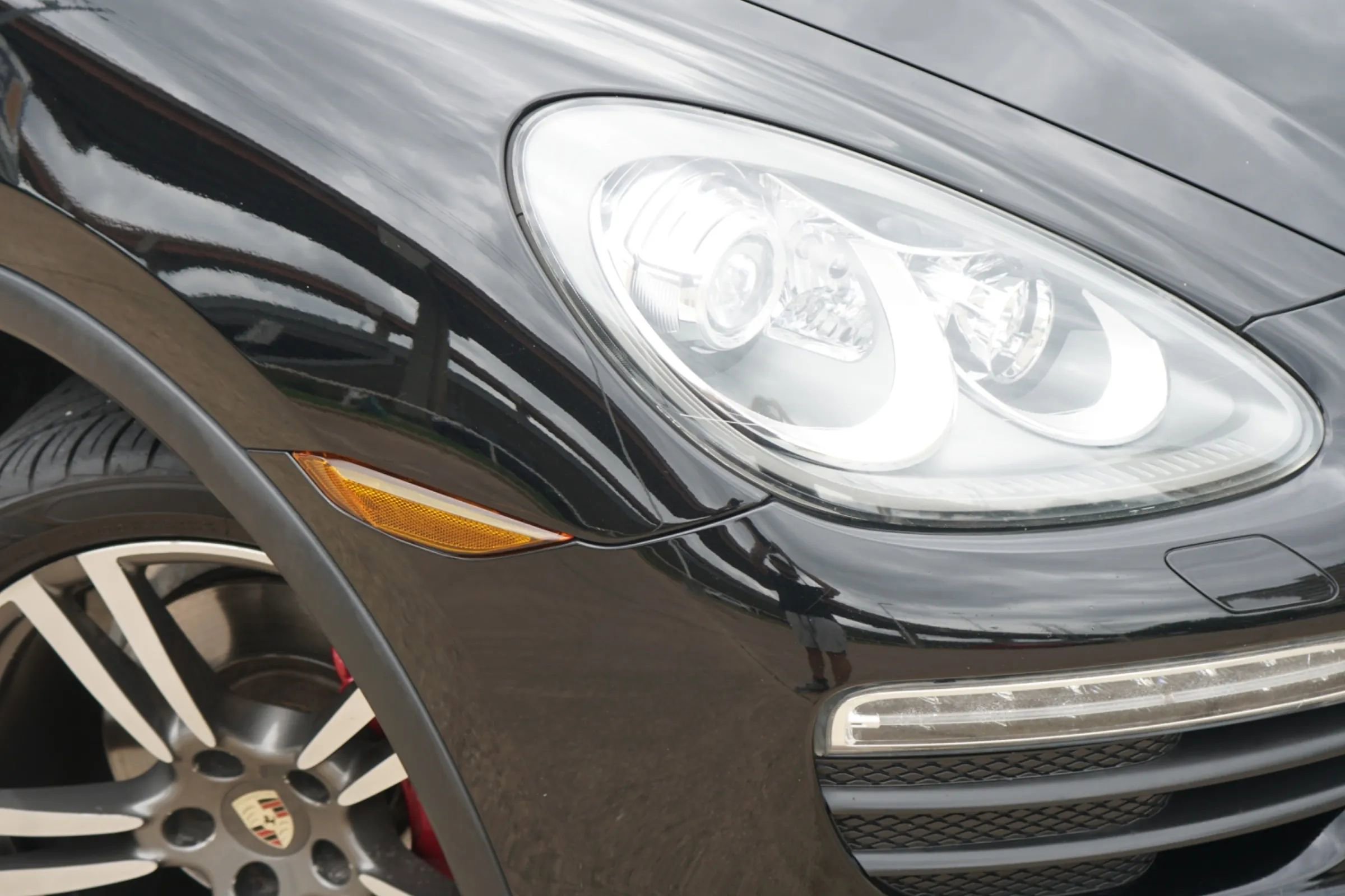 Used 2012 Porsche Cayenne S AWD/4WD image 3