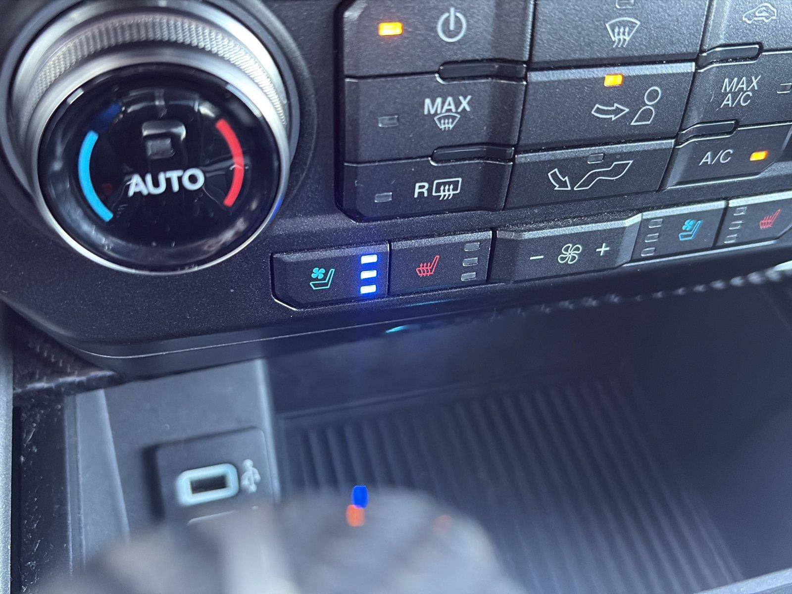 Used 2018 Ford F150 Raptor w/ Equipment Group 802A Luxury AWD/4WD image 34