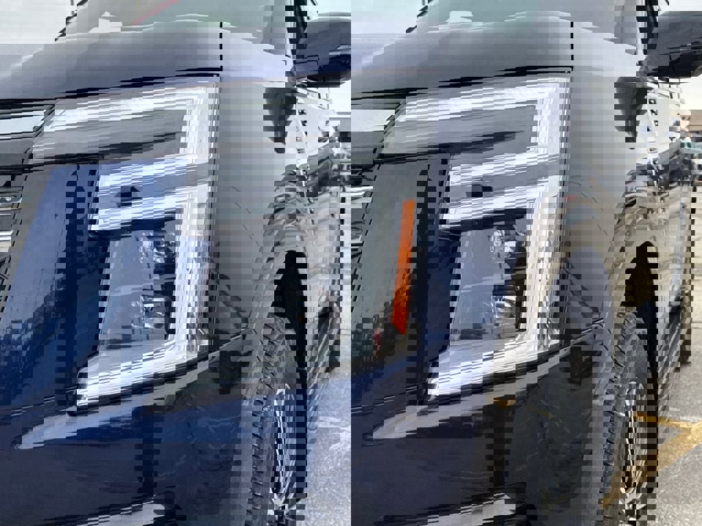 New 2026 Nissan Armada SL w/ Captain's Chari Seat Package image 10