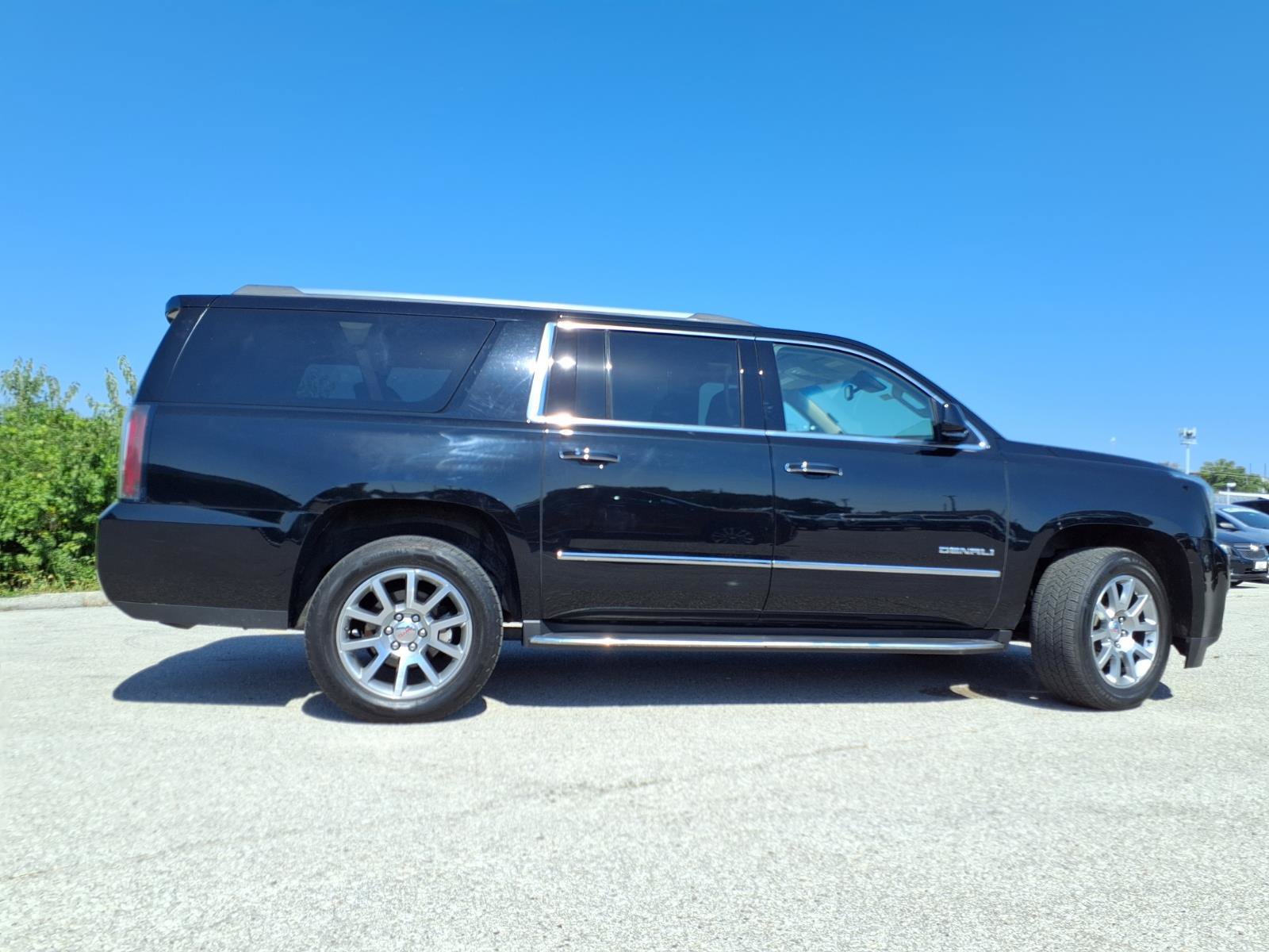 Used 2019 GMC Yukon XL Denali AWD/4WD image 38