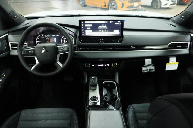 New 2026 Mitsubishi Outlander LE FWD image 19