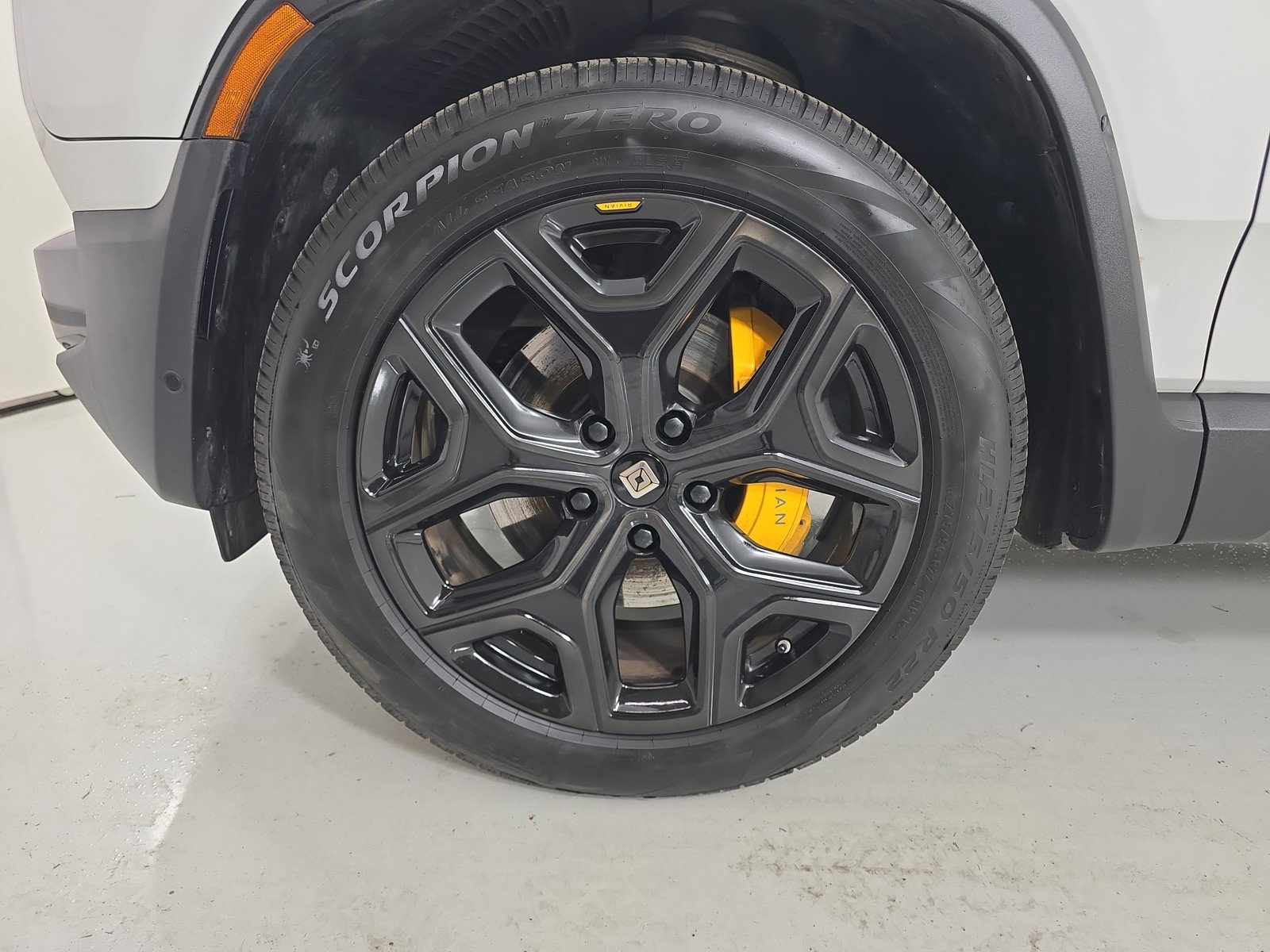 Used 2023 Rivian R1T Adventure image 9