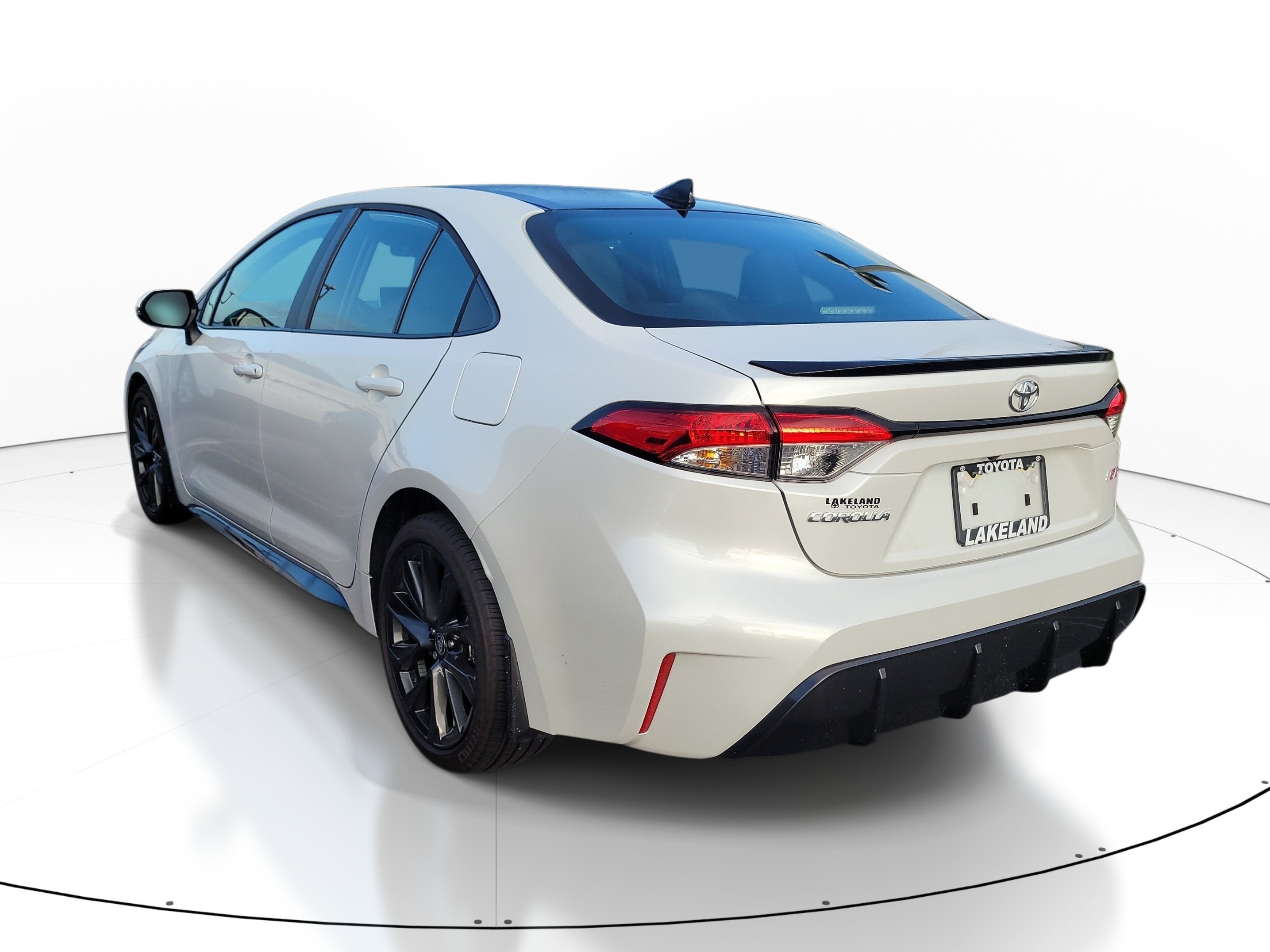 Used 2026 Toyota Corolla SE w/ SE Package FWD image 5
