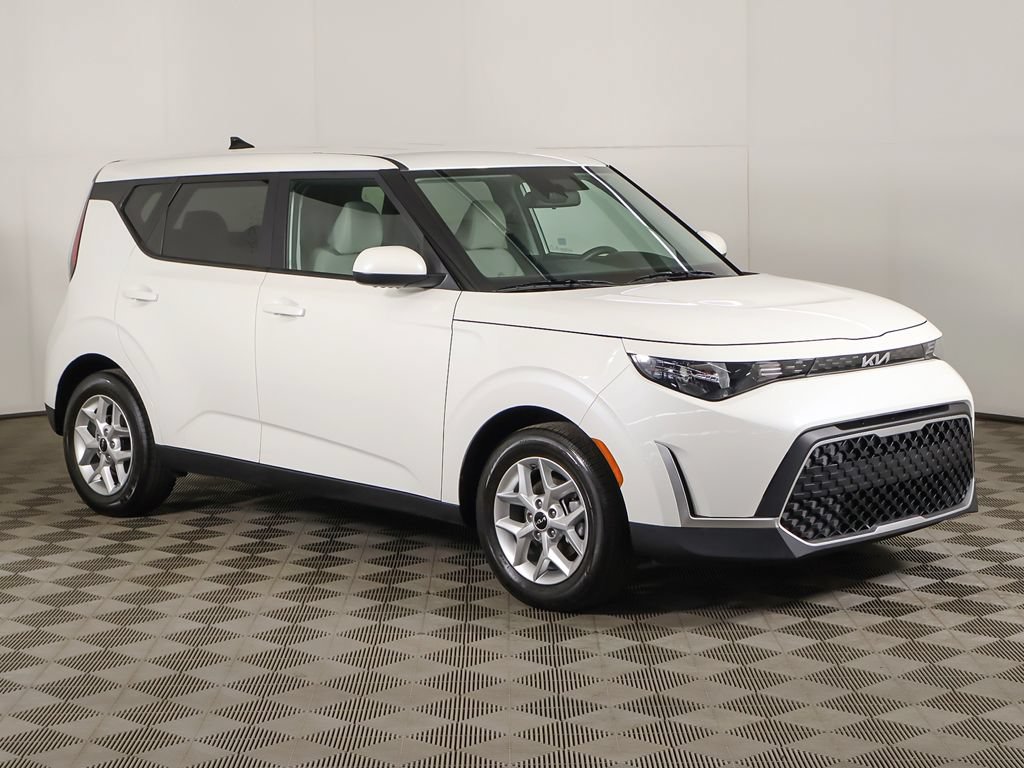 Certified 2023 Kia Soul LX w/ LX Technology Package FWD image 47
