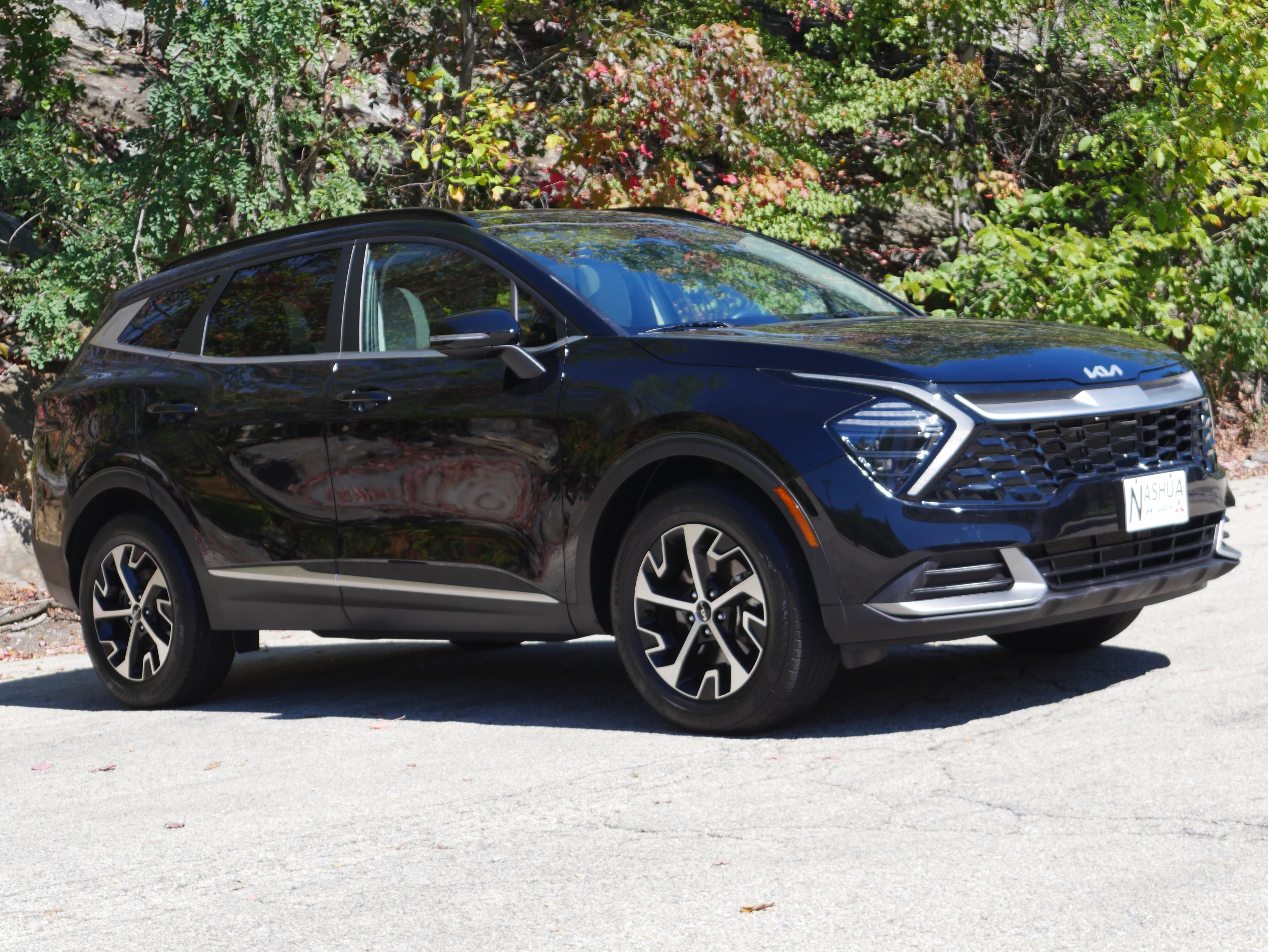 Certified 2025 Kia Sportage EX w/ Premium Package AWD/4WD image 9