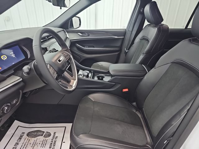 New 2026 Jeep Grand Cherokee Altitude AWD/4WD image 37
