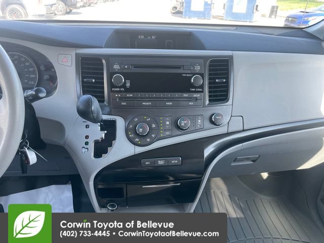 Used 2011 Toyota Sienna LE w/ Towing Pkg image 11