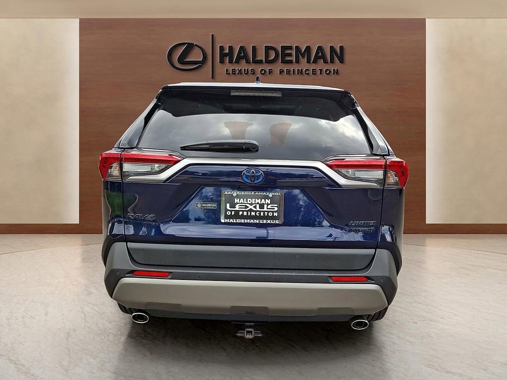 Used 2022 Toyota RAV4 Limited AWD/4WD image 5