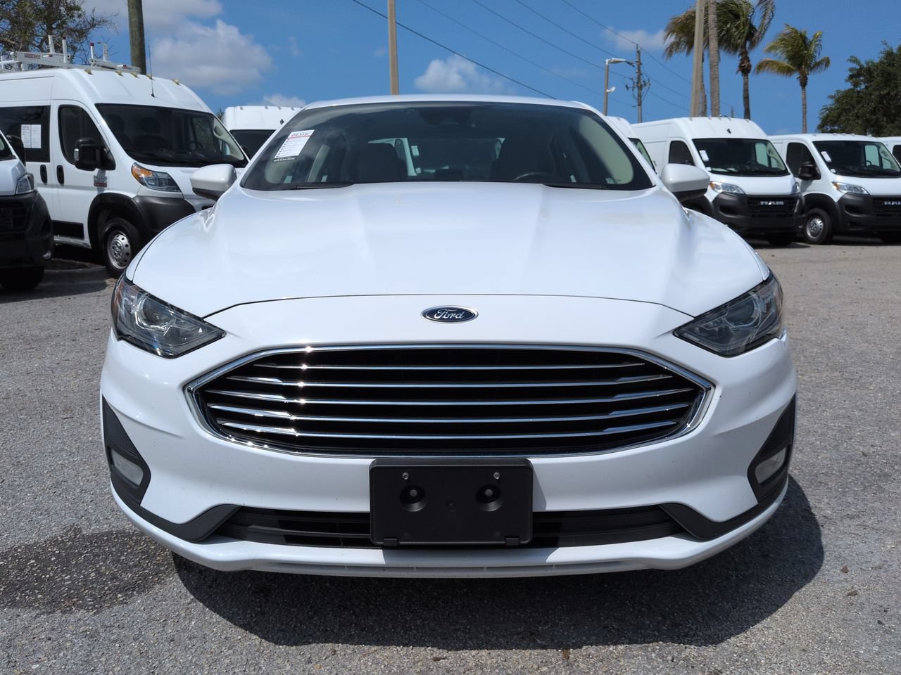 Used 2019 Ford Fusion SE w/ Equipment Group 151A FWD image 3