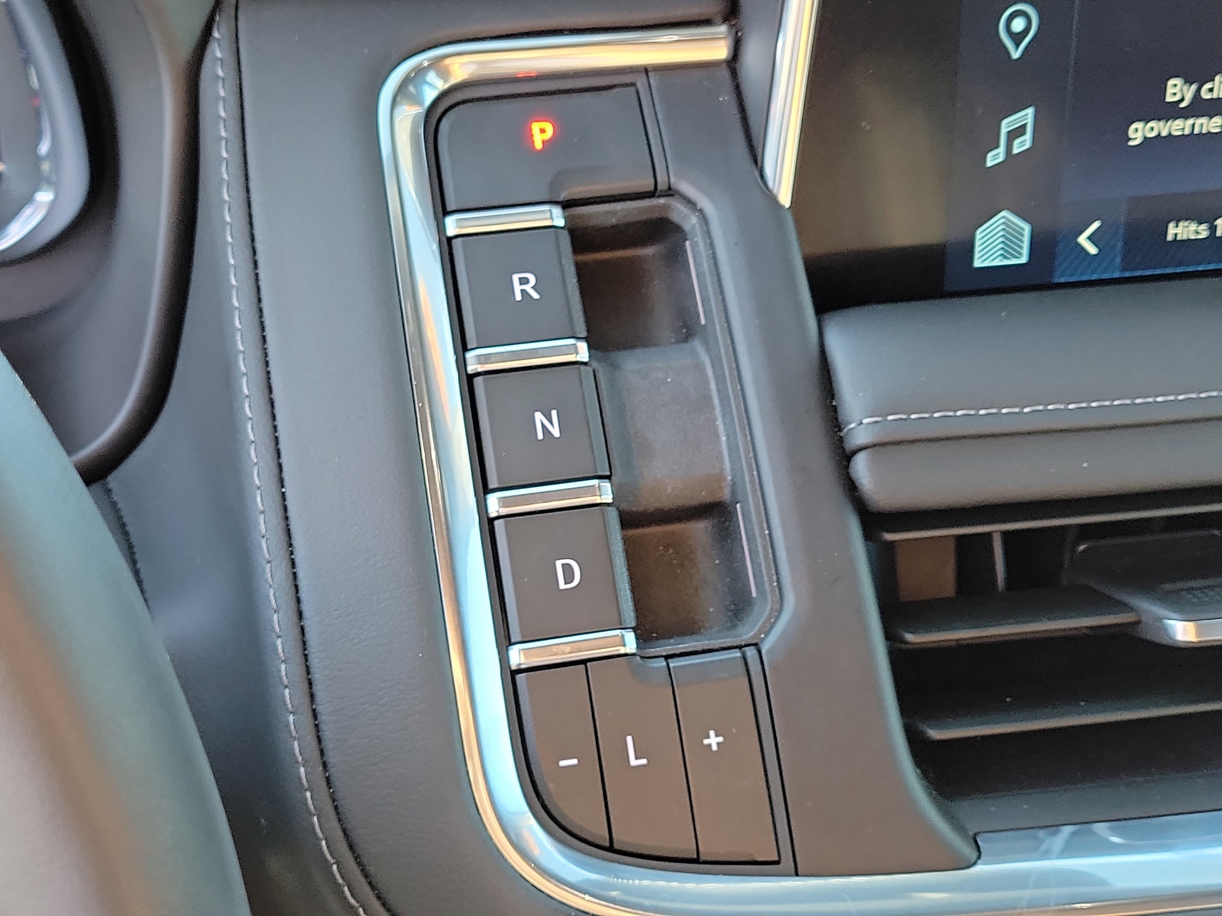 Used 2024 Chevrolet Tahoe Z71 w/ Luxury Package image 32