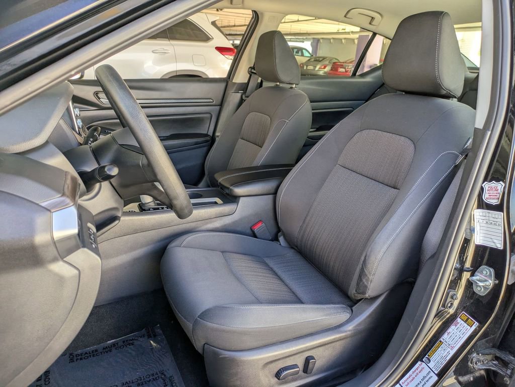 Used 2025 Nissan Altima 2.5 SV FWD image 23