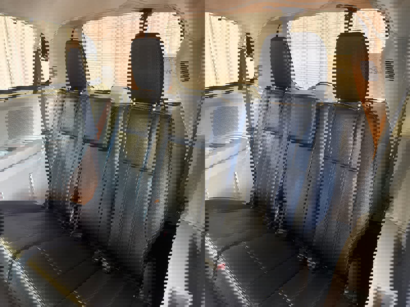 Used 2016 Chrysler Town & Country Touring w/ Driver Convenience Group FWD image 15