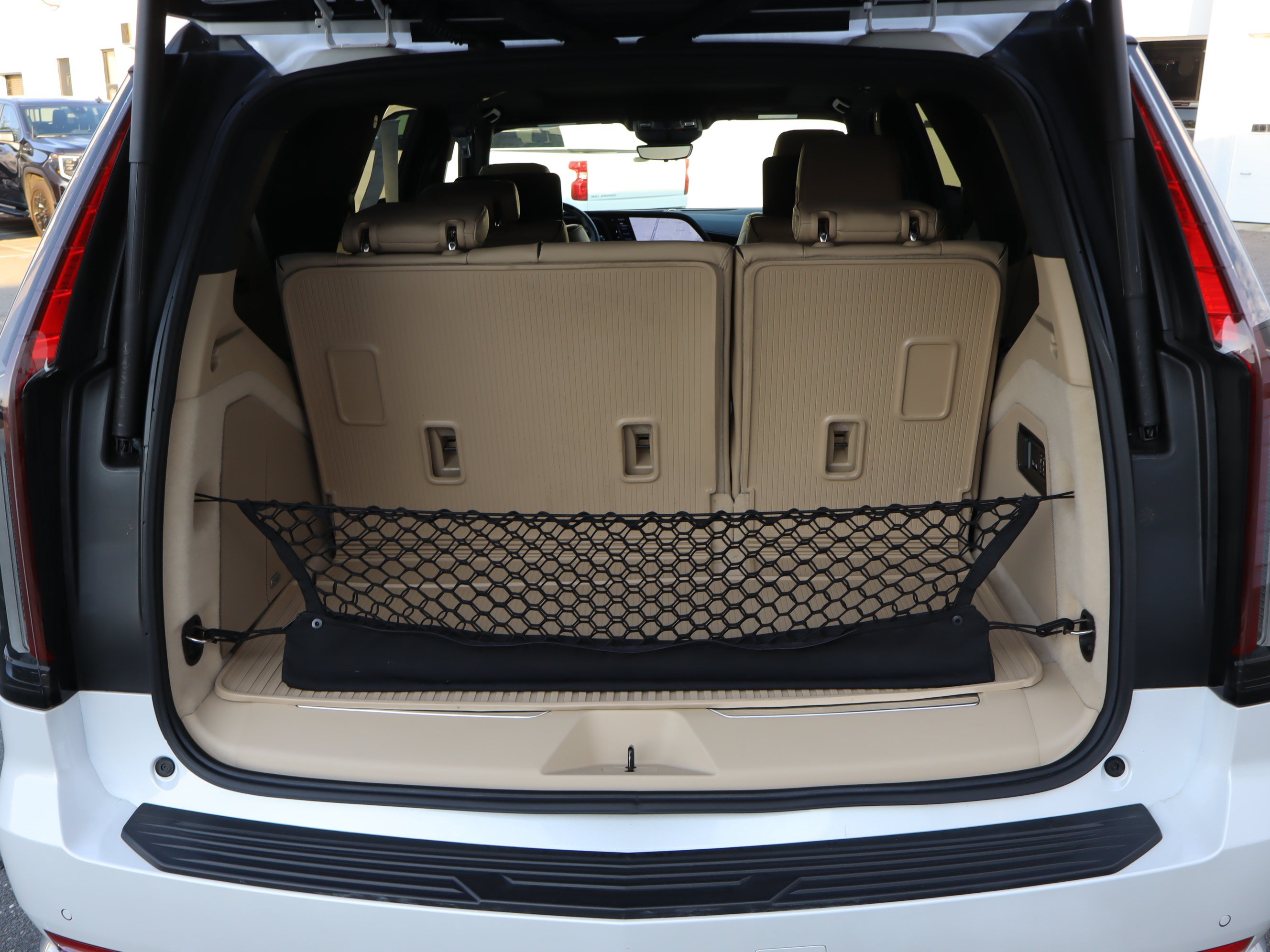 Used 2023 Cadillac Escalade Premium Luxury w/ Performance Package AWD/4WD image 38