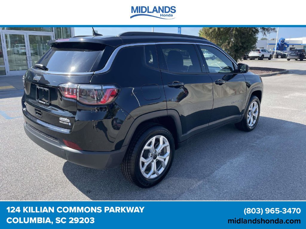 Used 2025 Jeep Compass Latitude w/ Sun & Sound Group AWD/4WD image 6