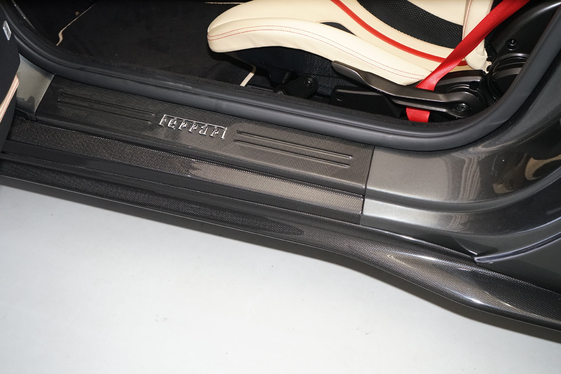Used 2021 Ferrari 812 GTS RWD image 12