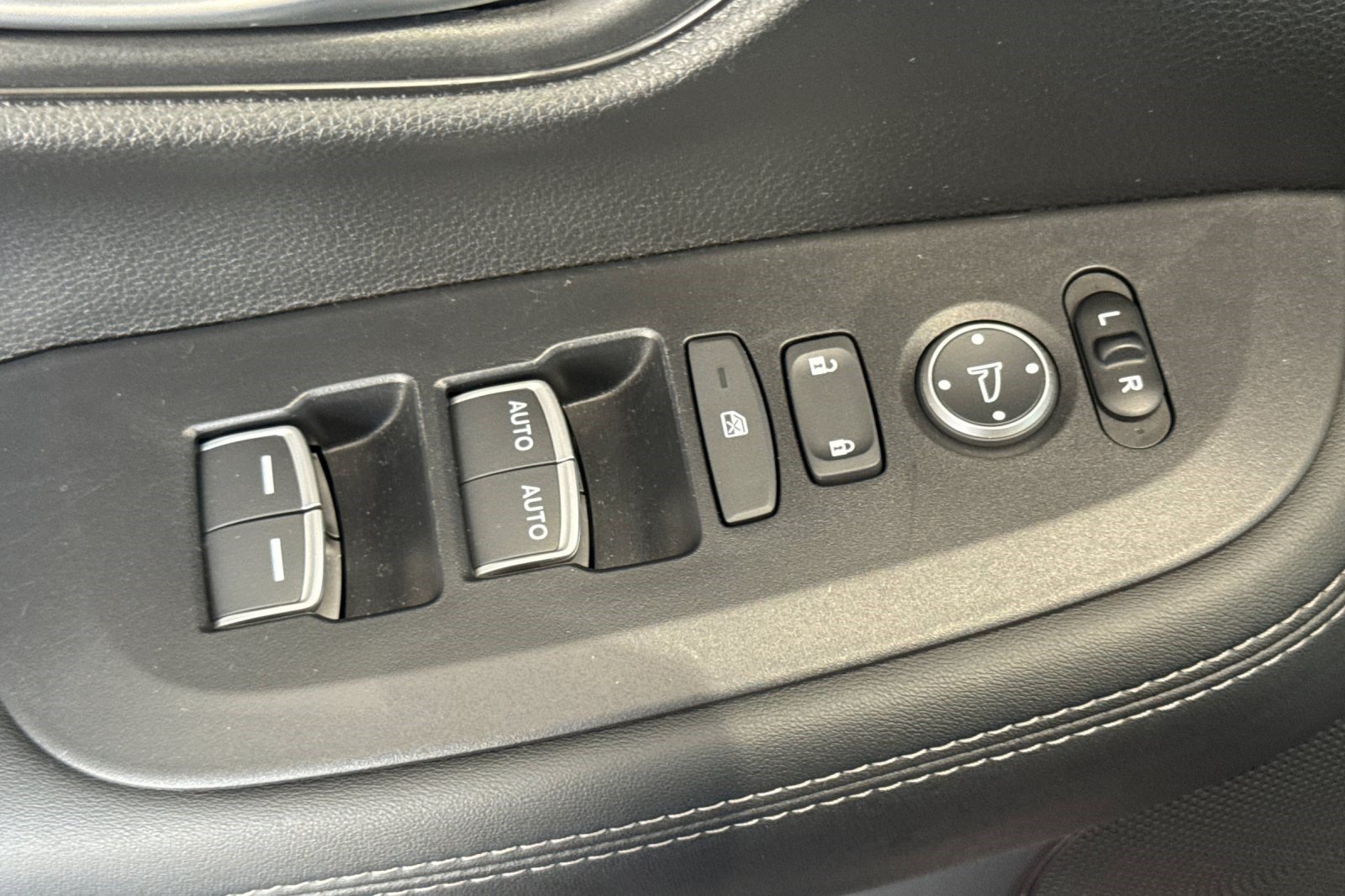 Used 2026 Honda HR-V EX-L image 13