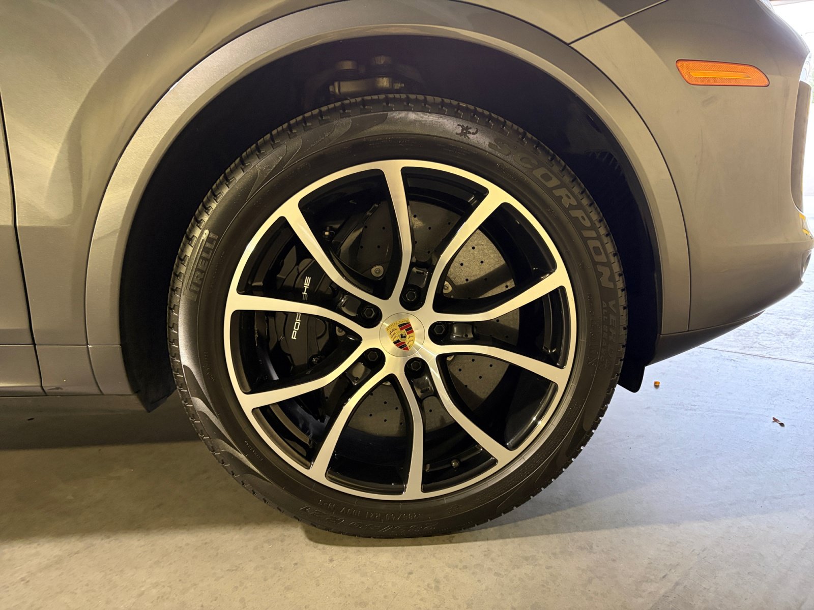 Certified 2023 Porsche Cayenne Turbo S AWD/4WD image 19