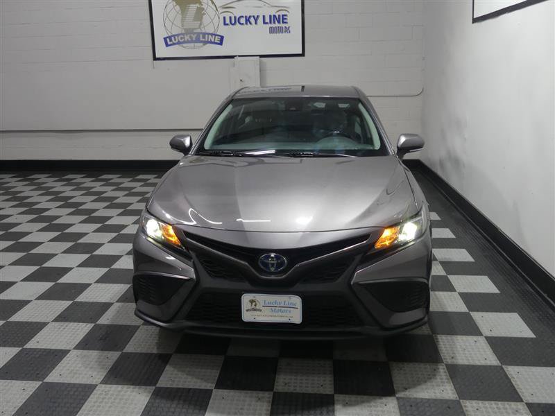 Used 2022 Toyota Camry SE w/ Cold Weather Package FWD image 3