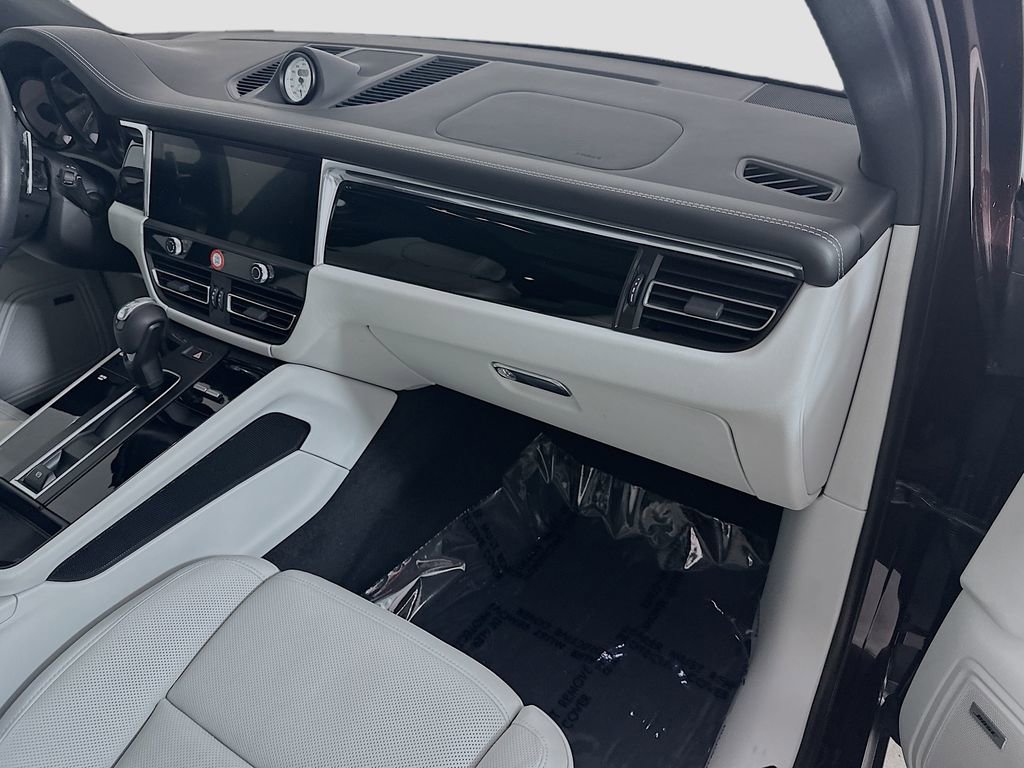 New 2026 Porsche Macan Turbo AWD/4WD image 31