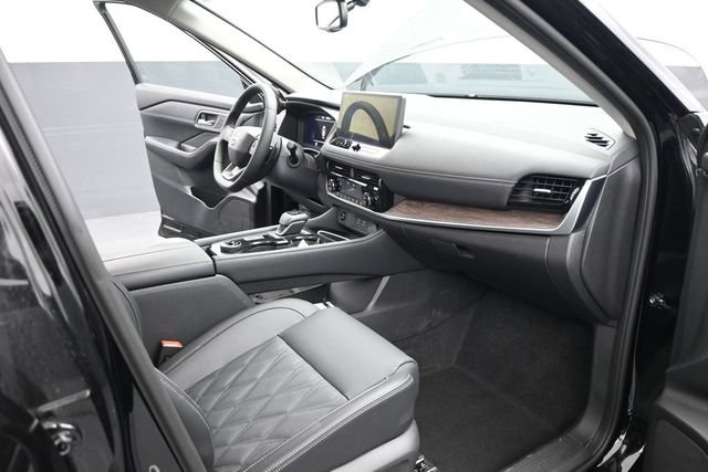 Used 2026 Nissan Rogue Platinum w/ Platinum Premium Package AWD/4WD image 41