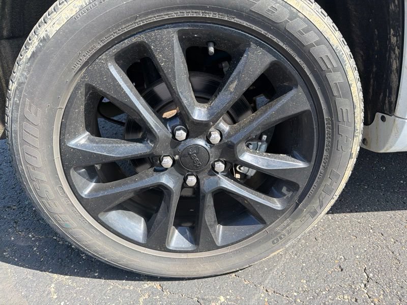 Used 2021 Jeep Grand Cherokee Laredo X AWD/4WD image 9