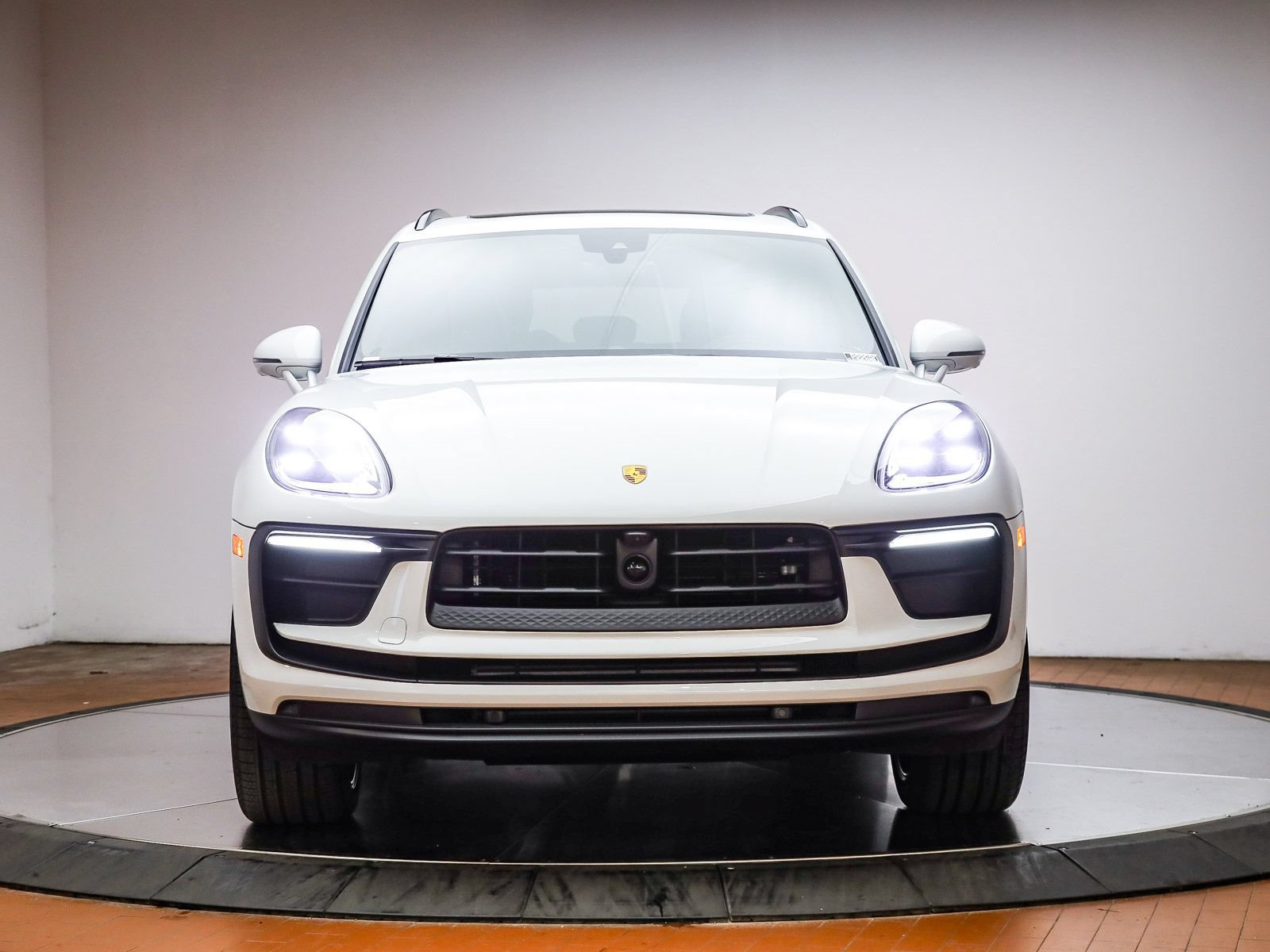 Certified 2026 Porsche Macan AWD/4WD image 13