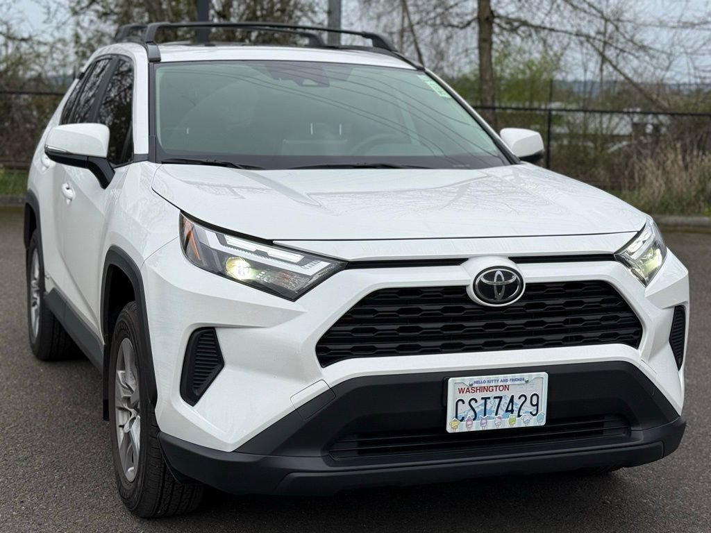 Used 2025 Toyota RAV4 XLE w/ Convenience Package image 6