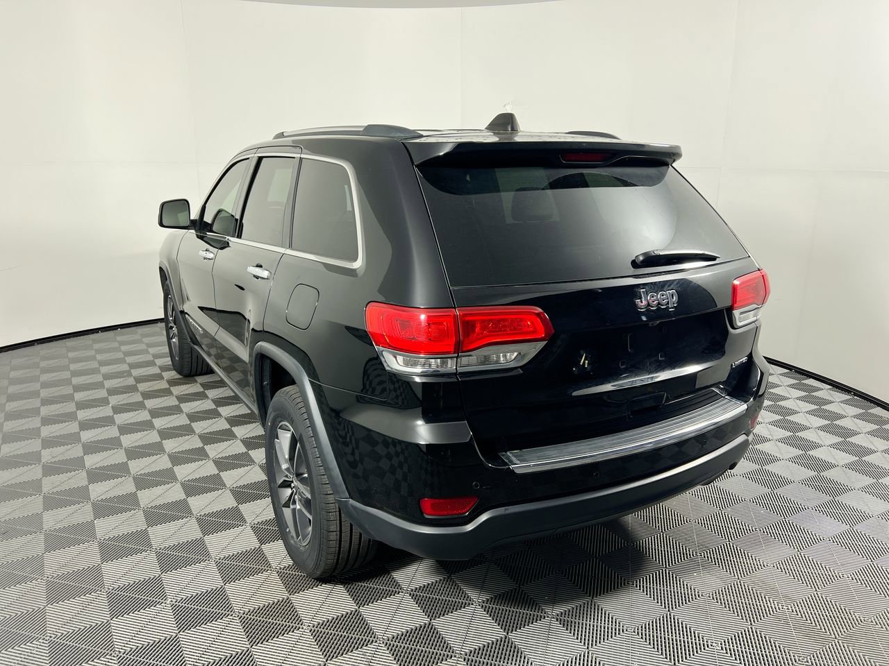 Used 2017 Jeep Grand Cherokee Limited image 5