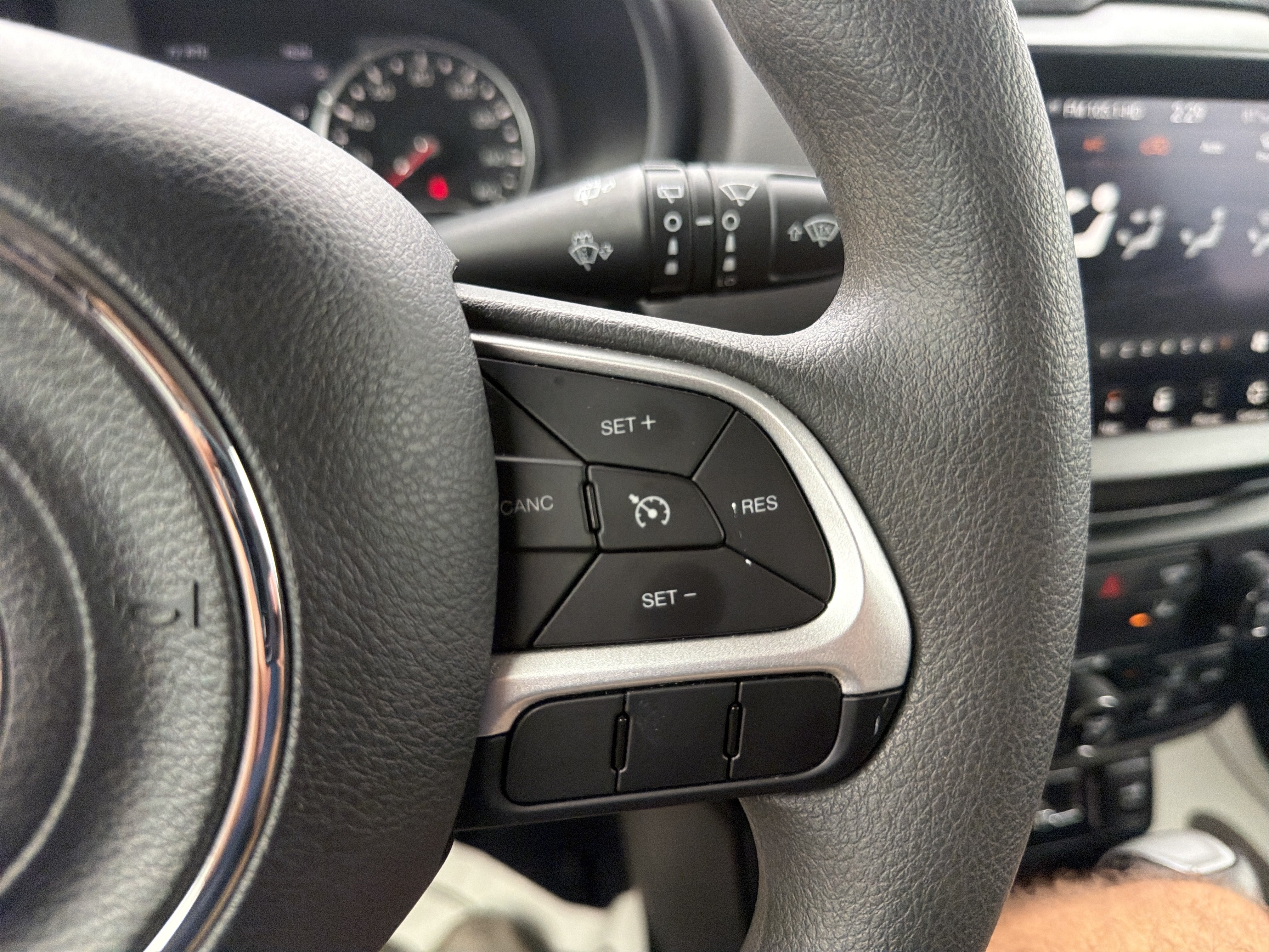 Used 2023 Jeep Renegade Latitude AWD/4WD image 19