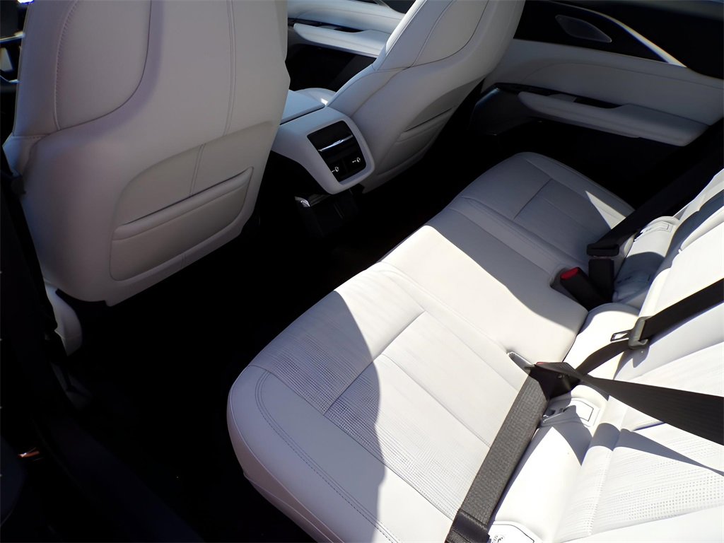 New 2025 Cadillac Lyriq Luxury image 7