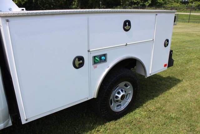 Used 2023 GMC Sierra 2500 Pro w/ Convenience Package AWD/4WD image 9