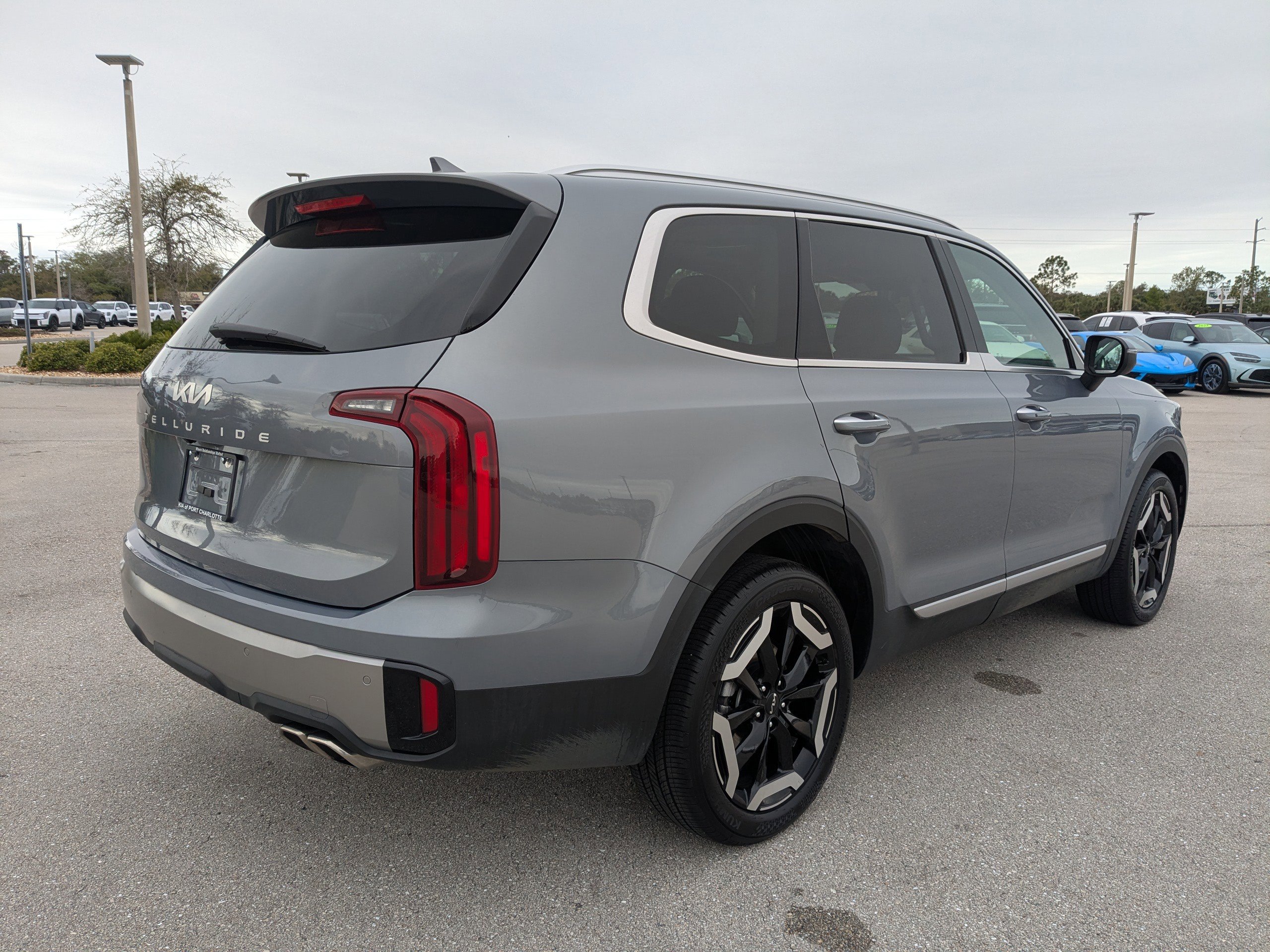 Used 2025 Kia Telluride S image 5