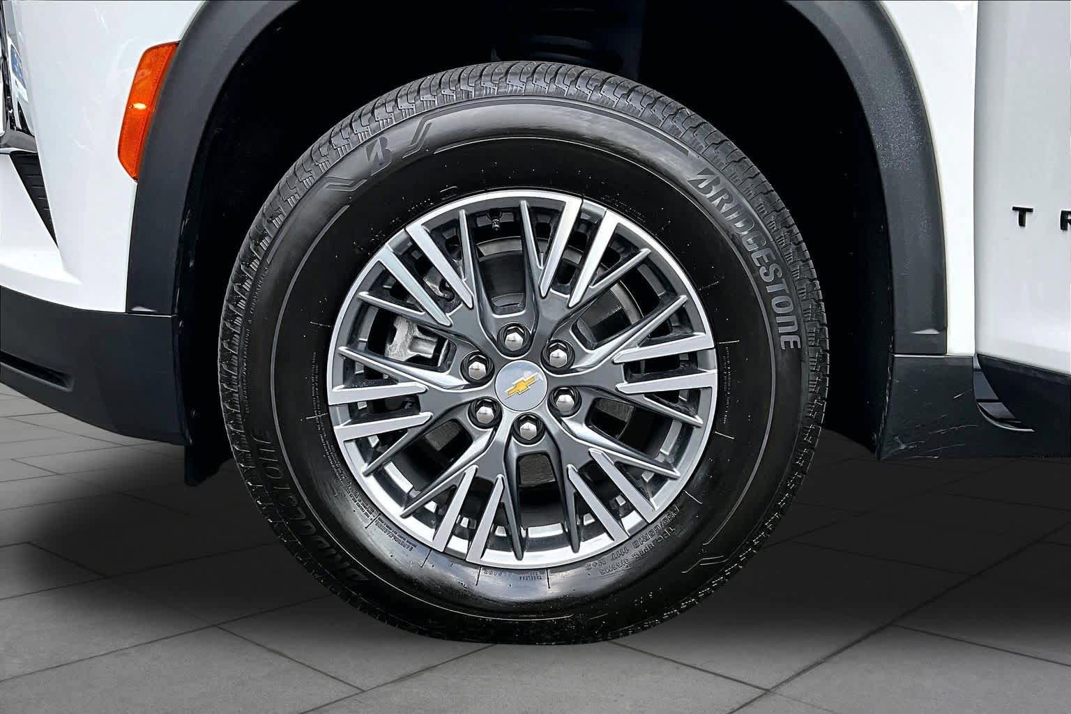 Used 2026 Chevrolet Traverse LT w/ Driver Confidence Package FWD image 10