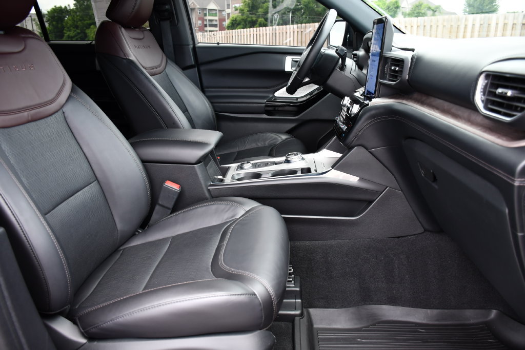 Used 2023 Ford Explorer Platinum w/ Technology Package AWD/4WD image 37