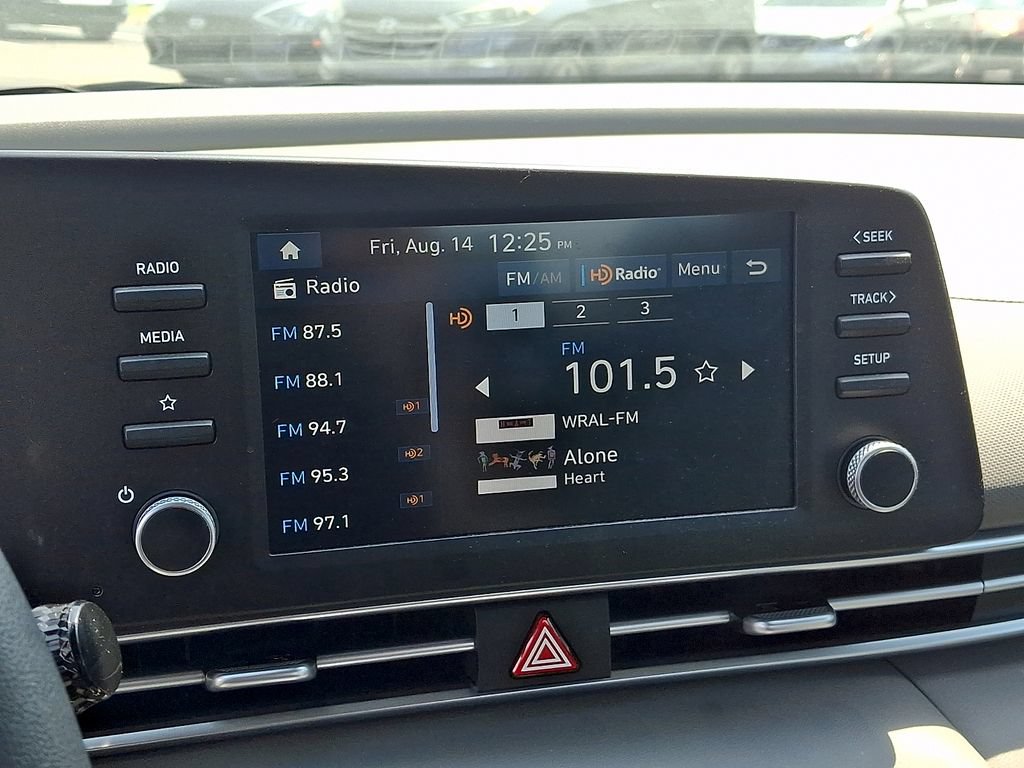 Used 2025 Hyundai Elantra SE FWD image 16