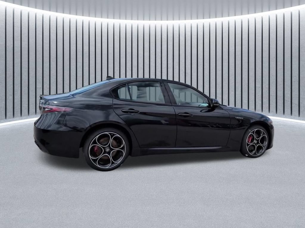 New 2026 Alfa Romeo Giulia AWD image 7