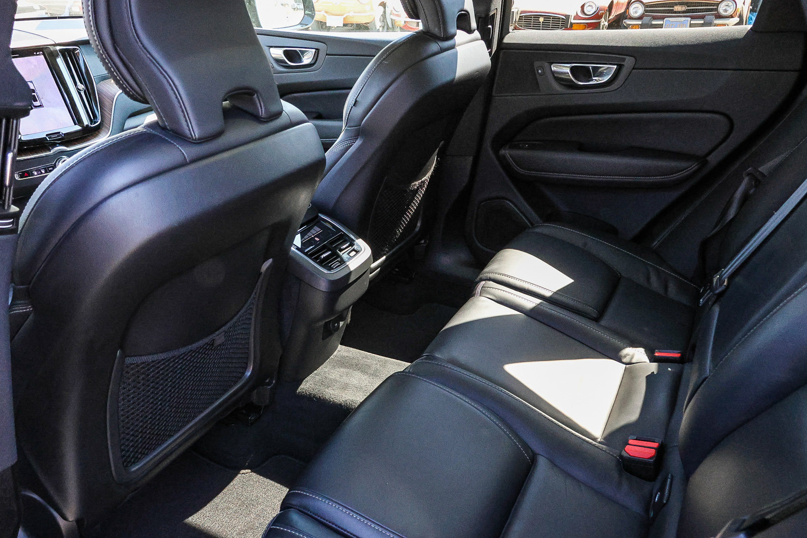 Used 2023 Volvo XC60 B5 Ultimate w/ Protection Package Premier FWD image 13