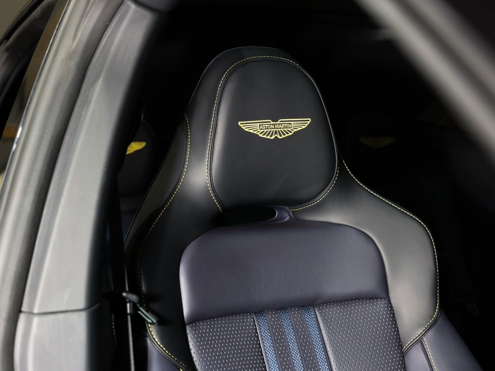 Used 2025 Aston Martin DBX 707 image 22