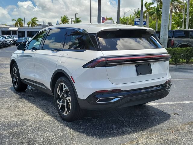 Used 2024 Lincoln Nautilus Premier AWD/4WD image 4