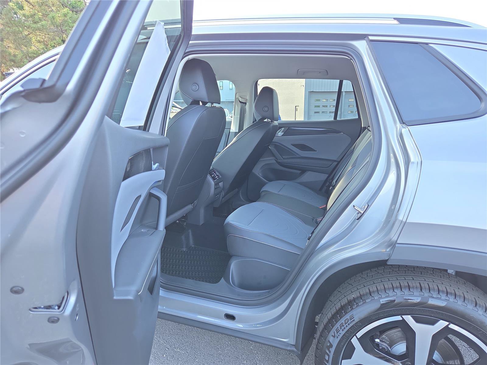 New 2026 Volkswagen Tiguan SE FWD image 27