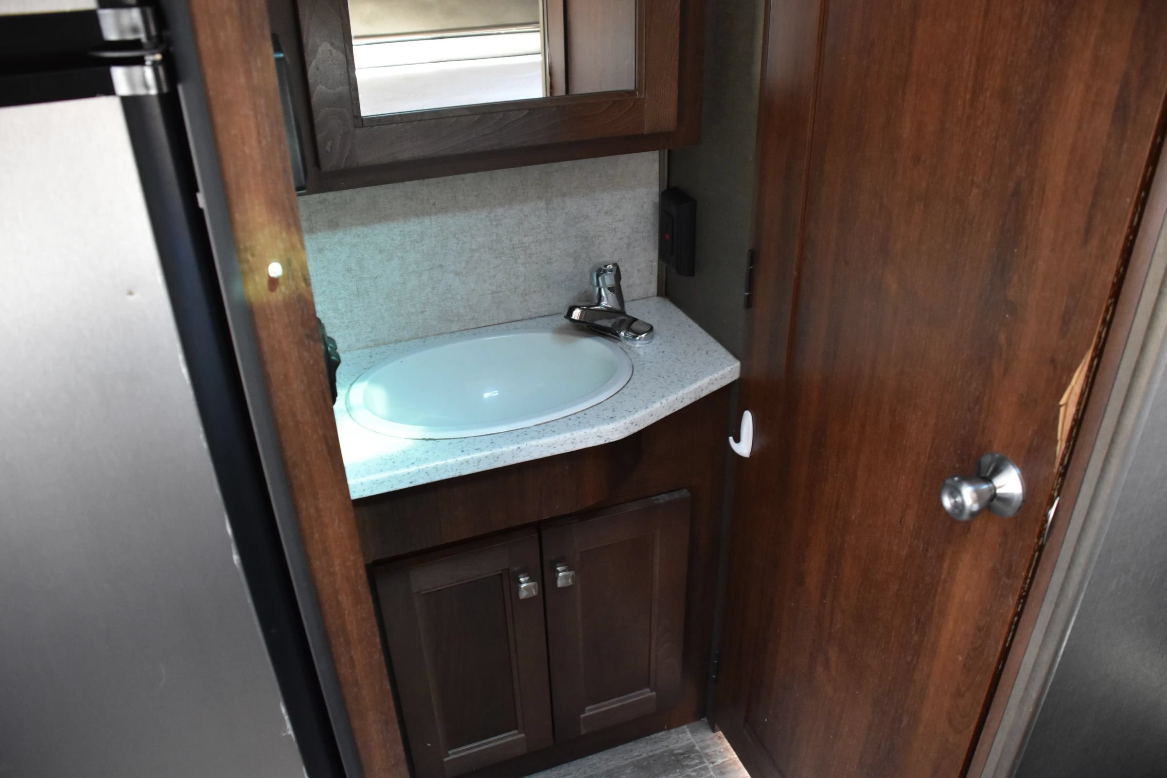 Used 2019 Ford E-450 and Econoline 450 Super Duty w/ Motorhome Prep Package RWD image 26
